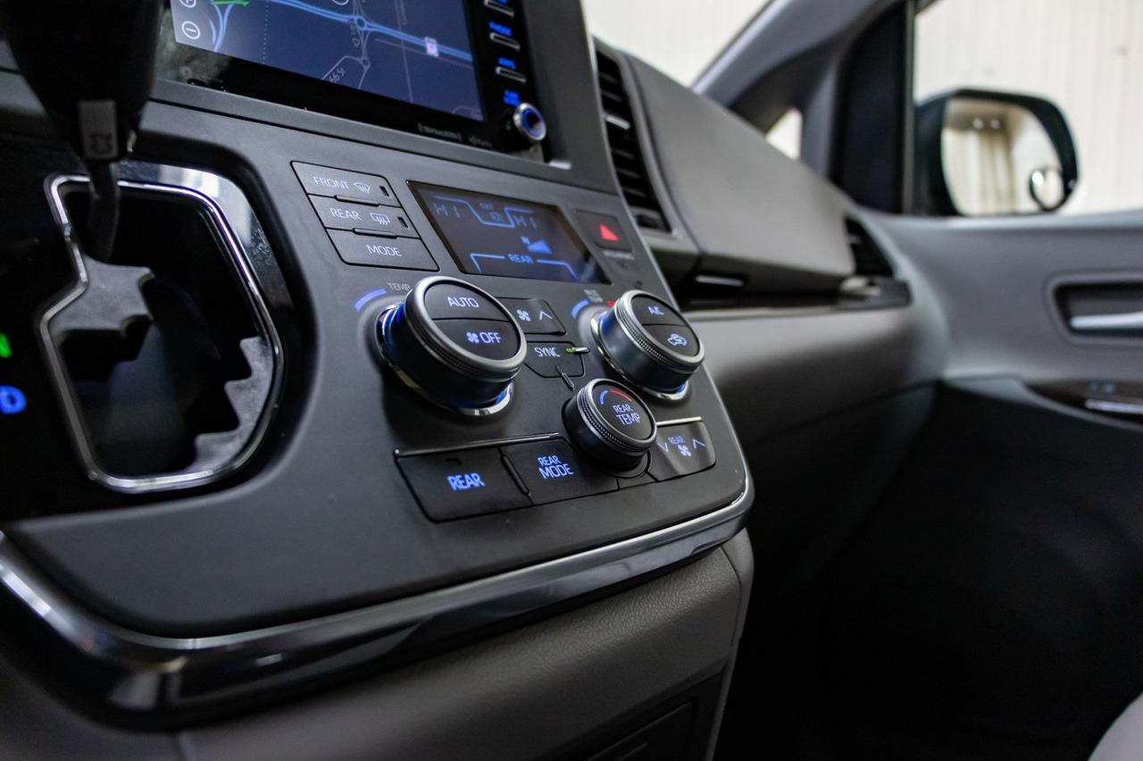 2019 Toyota Sienna AWD XLE Leather Roof Nav BCam Red Deer AB