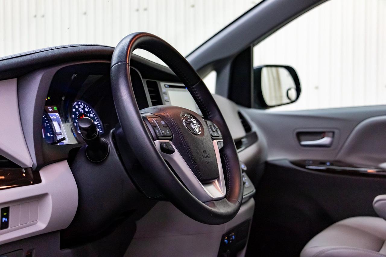 2019 Toyota Sienna AWD XLE Leather Roof Nav BCam Red Deer AB