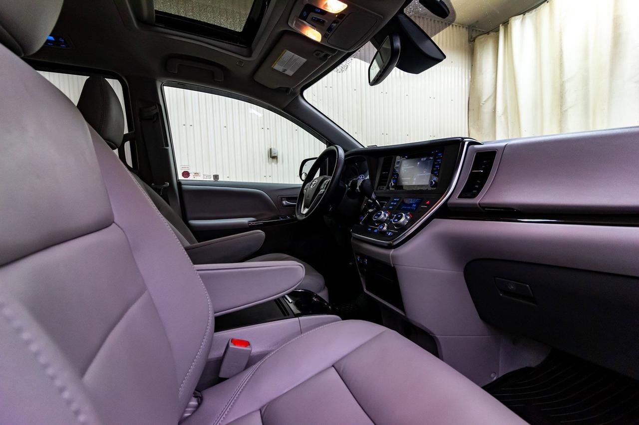 2019 Toyota Sienna AWD XLE Leather Roof Nav BCam Red Deer AB