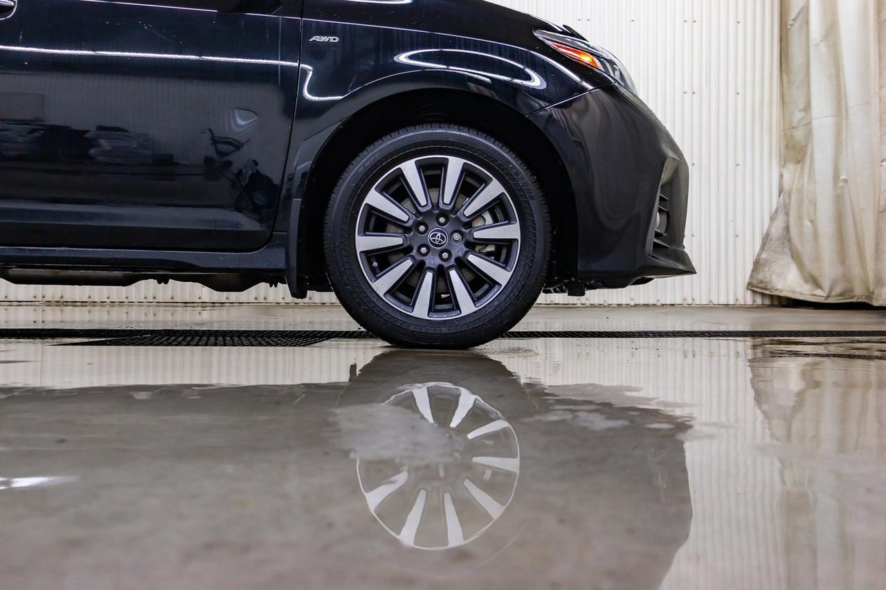2019 Toyota Sienna AWD XLE Leather Roof Nav BCam Red Deer AB
