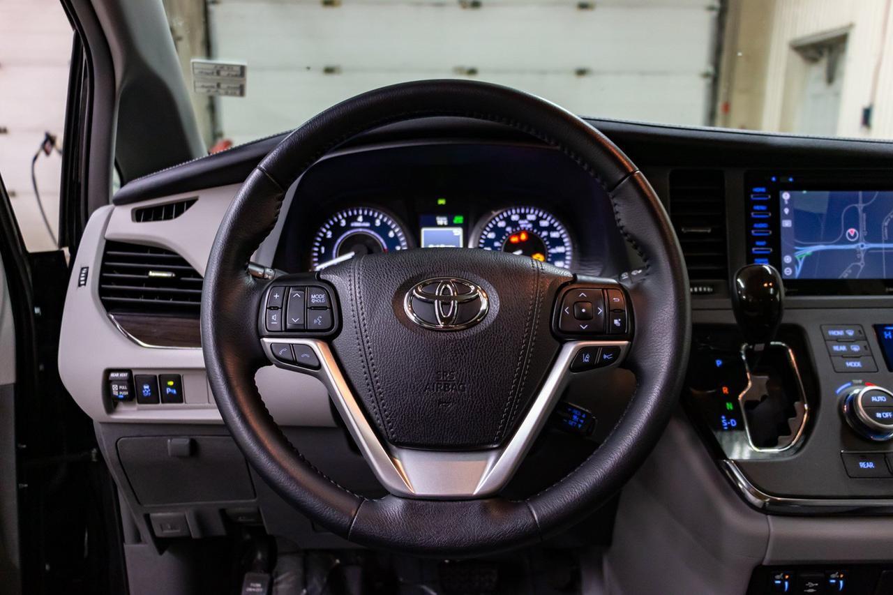2019 Toyota Sienna AWD XLE Leather Roof Nav BCam Red Deer AB