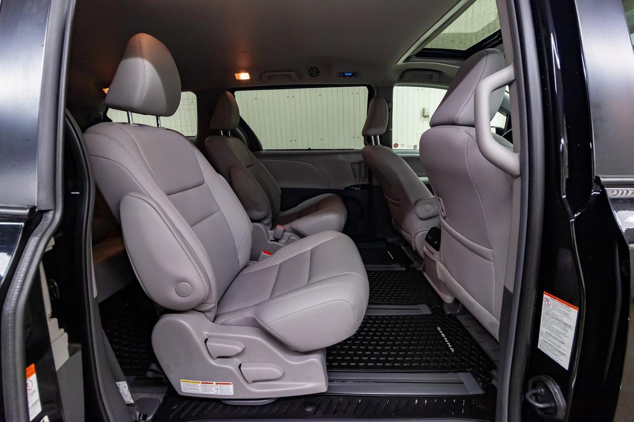 2019 Toyota Sienna AWD XLE Leather Roof Nav BCam Red Deer AB