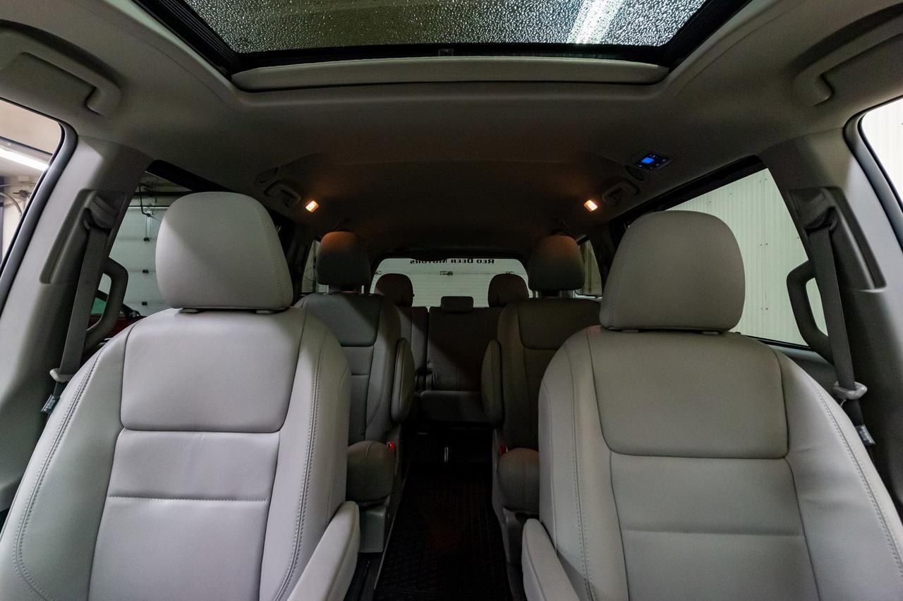 2019 Toyota Sienna AWD XLE Leather Roof Nav BCam Red Deer AB