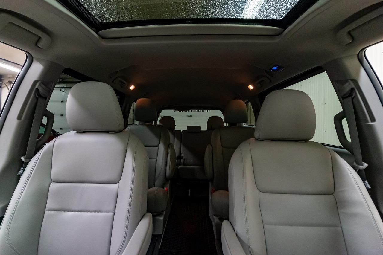 2019 Toyota Sienna AWD XLE Leather Roof Nav BCam Red Deer AB