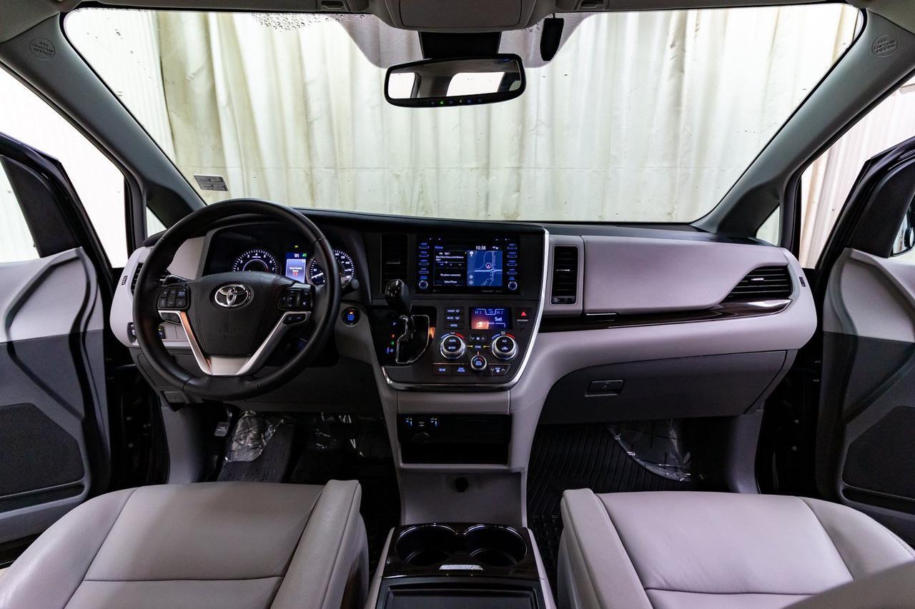 2019 Toyota Sienna AWD XLE Leather Roof Nav BCam Red Deer AB