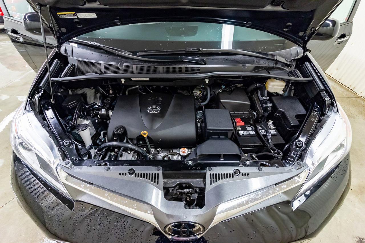 2019 Toyota Sienna AWD XLE Leather Roof Nav BCam Red Deer AB