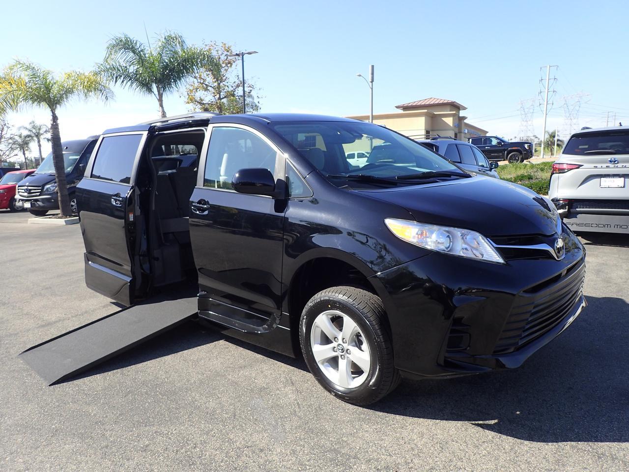 2019 Toyota Sienna LE
