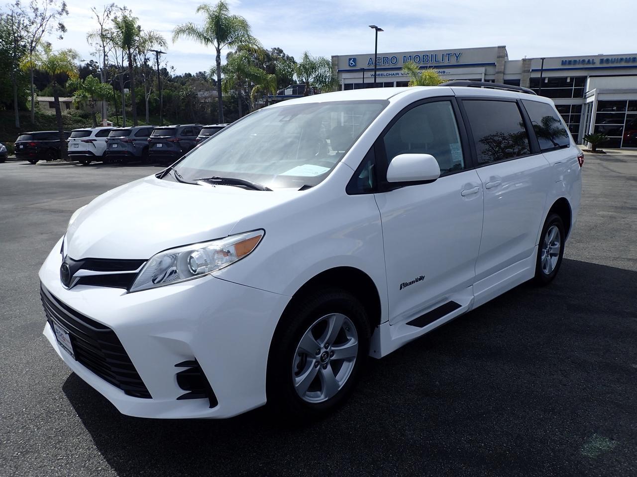 2019 Toyota Sienna LE