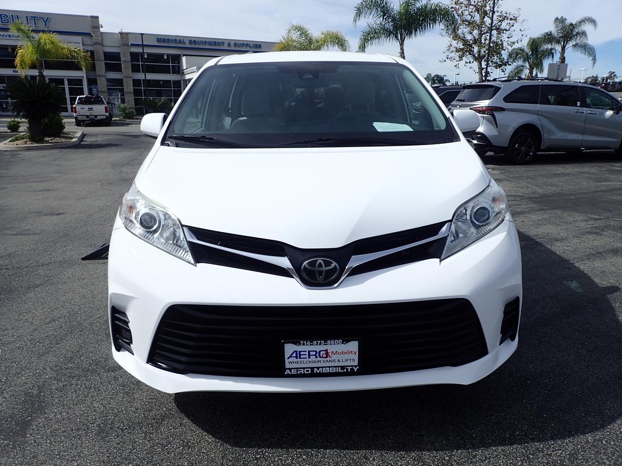2019 Toyota Sienna LE