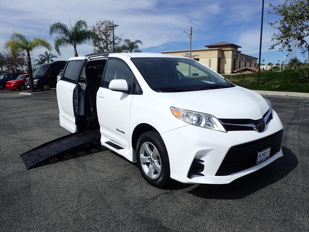 2019 Toyota Sienna LE