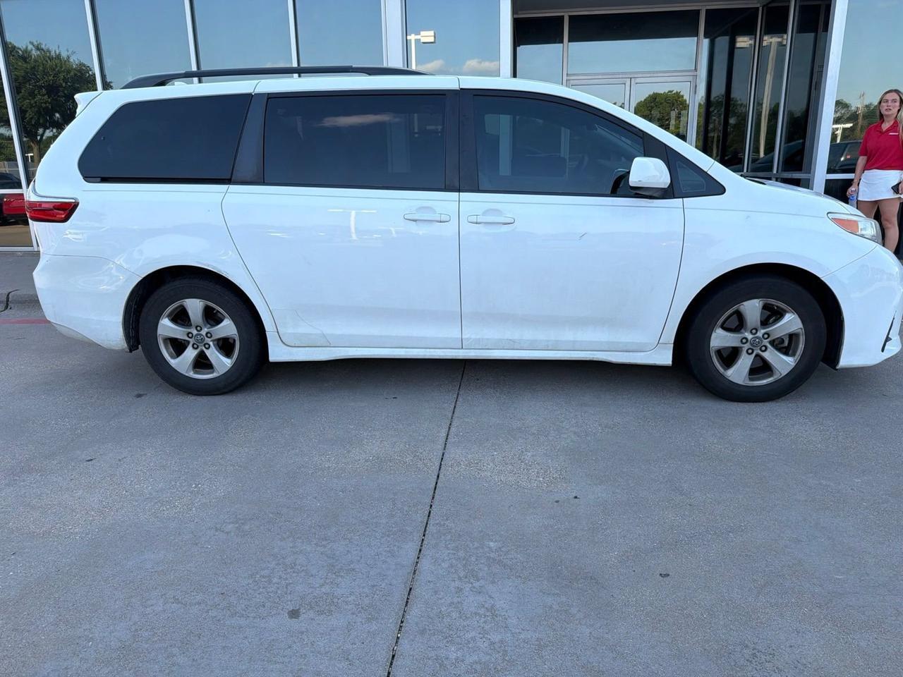 2019 Toyota Sienna LE Hurst TX