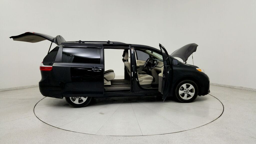 2019 Toyota Sienna LE Laurel MD