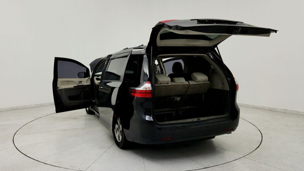 2019 Toyota Sienna LE Laurel MD