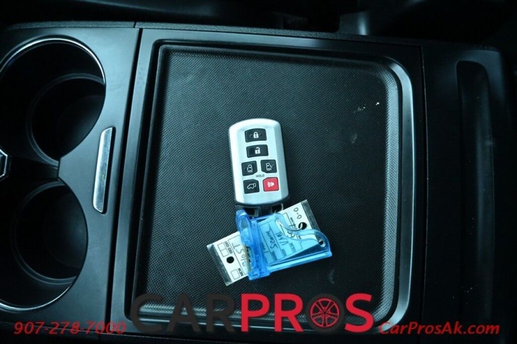 2019 Toyota Sienna SE - 3.5L V6 - Power & Heated Leather Seats - 3rd Row - Seats 8 - Navigation - Bluetooth - Backup Camera - Rear Entertainment - Sunroof - Tow Package - Keyless Entry & Start Anchorage AK