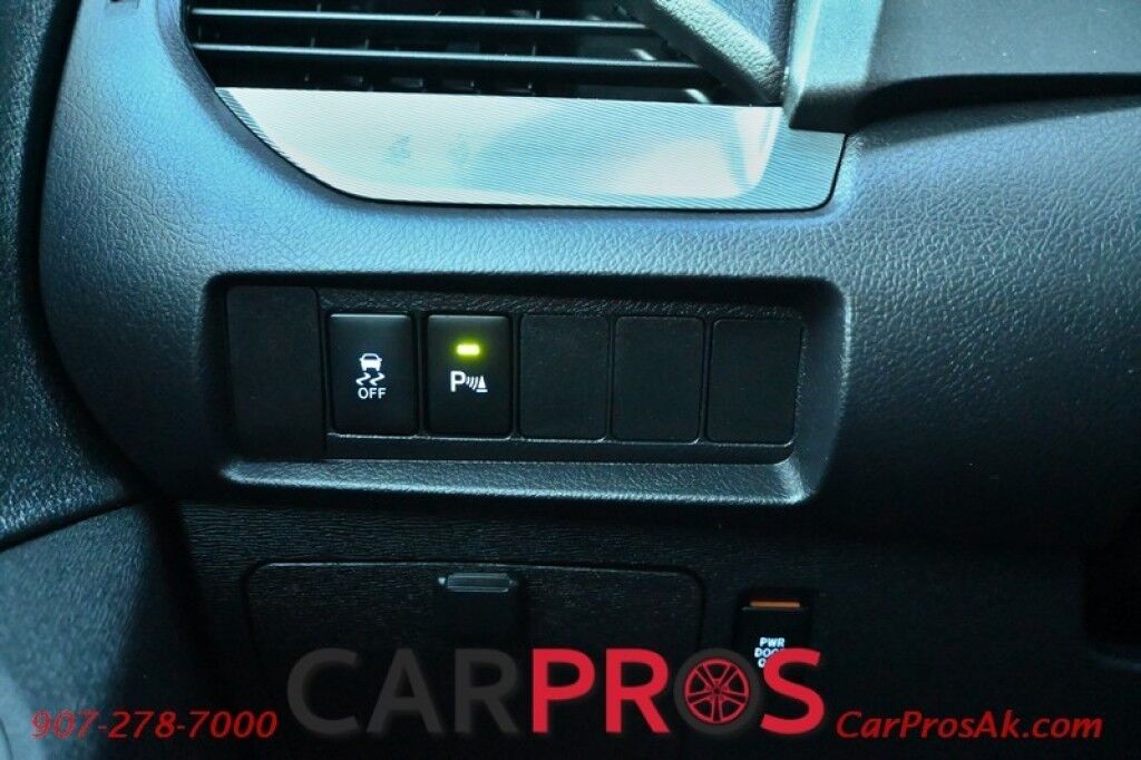 2019 Toyota Sienna SE - 3.5L V6 - Power & Heated Leather Seats - 3rd Row - Seats 8 - Navigation - Bluetooth - Backup Camera - Rear Entertainment - Sunroof - Tow Package - Keyless Entry & Start Anchorage AK