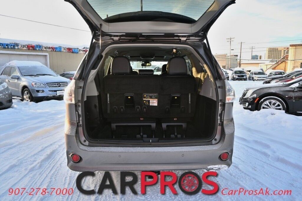 2019 Toyota Sienna SE - 3.5L V6 - Power & Heated Leather Seats - 3rd Row - Seats 8 - Navigation - Bluetooth - Backup Camera - Rear Entertainment - Sunroof - Tow Package - Keyless Entry & Start Anchorage AK