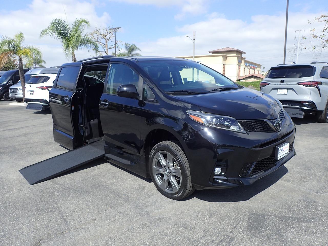 2019 Toyota Sienna SE-NAV