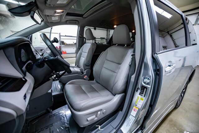 2019 Toyota Sienna XLE Braun Ability Wheelchair Lift Leather Roof Nav Red Deer AB