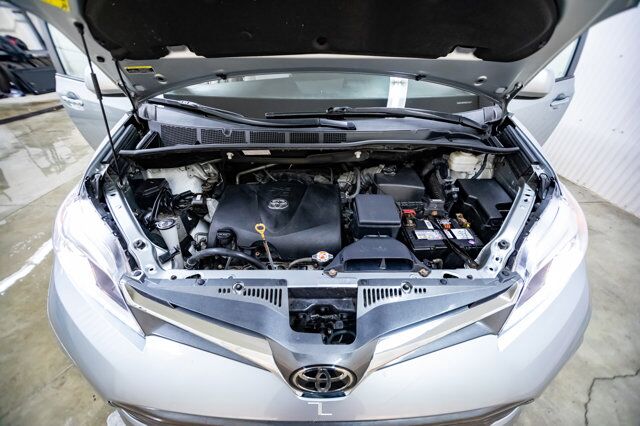 2019 Toyota Sienna XLE Braun Ability Wheelchair Lift Leather Roof Nav Red Deer AB