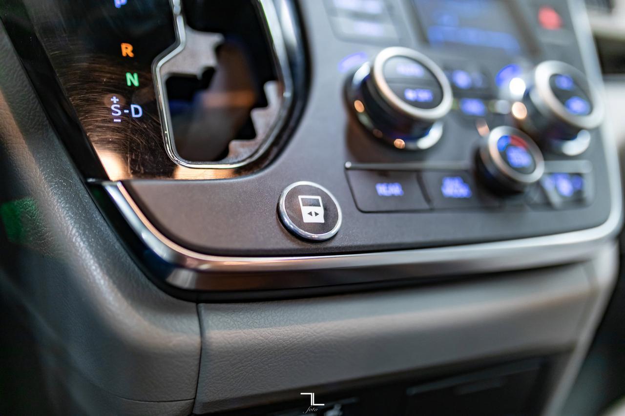 2019 Toyota Sienna XLE Braun Ability Wheelchair Lift Leather Roof Nav Red Deer AB