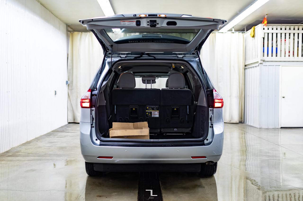 2019 Toyota Sienna XLE Braun Ability Wheelchair Lift Leather Roof Nav Red Deer AB