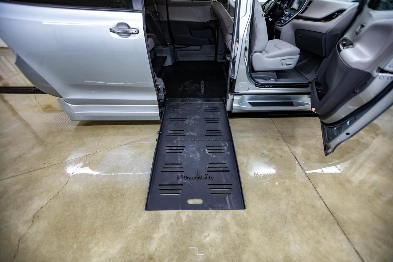 2019 Toyota Sienna XLE Braun Ability Wheelchair Lift Leather Roof Nav Red Deer AB