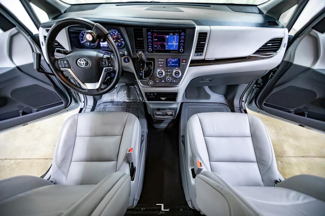 2019 Toyota Sienna XLE Braun Ability Wheelchair Lift Leather Roof Nav Red Deer AB