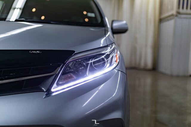 2019 Toyota Sienna XLE Braun Ability Wheelchair Lift Leather Roof Nav Red Deer AB