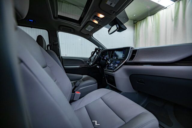 2019 Toyota Sienna XLE Braun Ability Wheelchair Lift Leather Roof Nav Red Deer AB