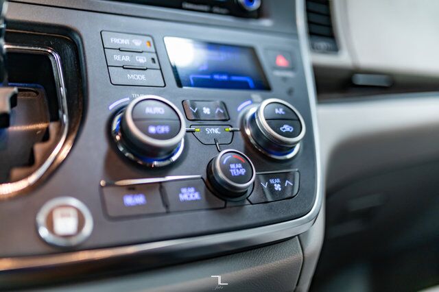 2019 Toyota Sienna XLE Braun Ability Wheelchair Lift Leather Roof Nav Red Deer AB