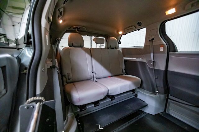 2019 Toyota Sienna XLE Braun Ability Wheelchair Lift Leather Roof Nav Red Deer AB