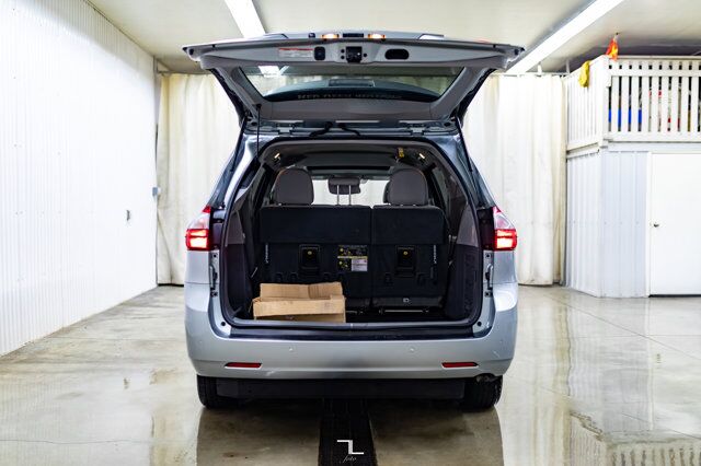 2019 Toyota Sienna XLE Braun Ability Wheelchair Lift Leather Roof Nav Red Deer AB