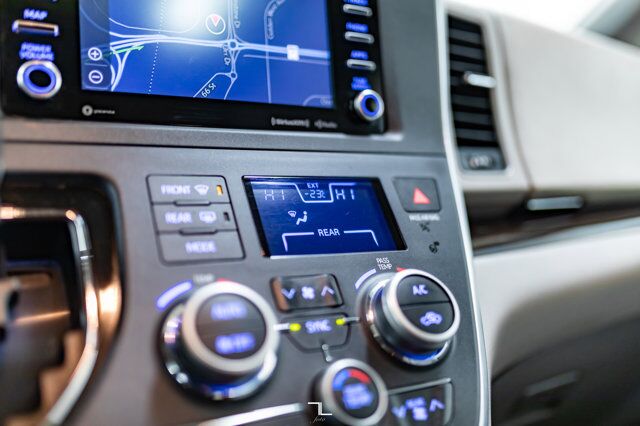 2019 Toyota Sienna XLE Braun Ability Wheelchair Lift Leather Roof Nav Red Deer AB