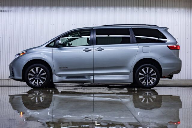 2019 Toyota Sienna XLE Braun Ability Wheelchair Lift Leather Roof Nav Red Deer AB