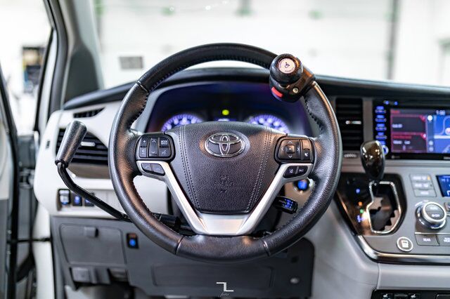 2019 Toyota Sienna XLE Braun Ability Wheelchair Lift Leather Roof Nav Red Deer AB