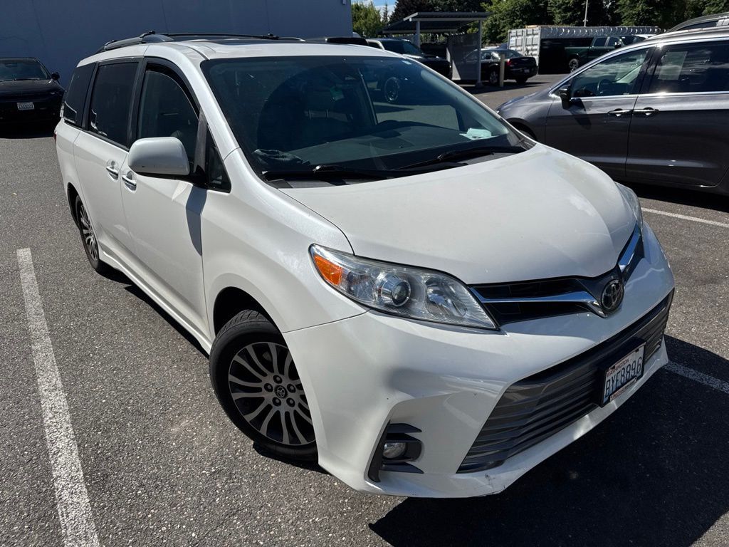 2019 Toyota Sienna XLE