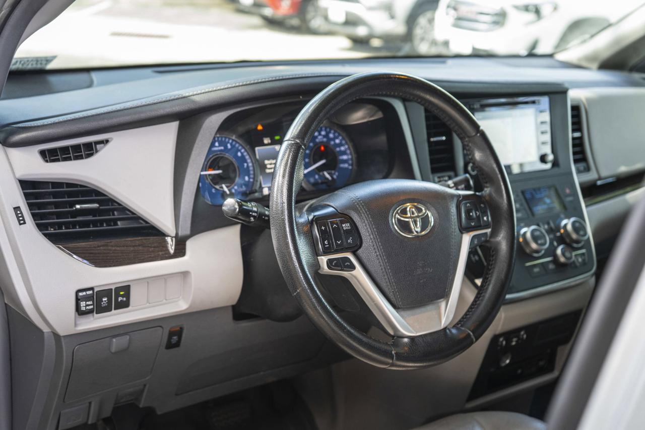 2019 Toyota Sienna XLE Premium San Antonio TX