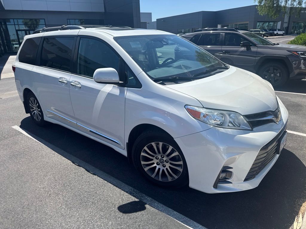 2019 Toyota Sienna XLE