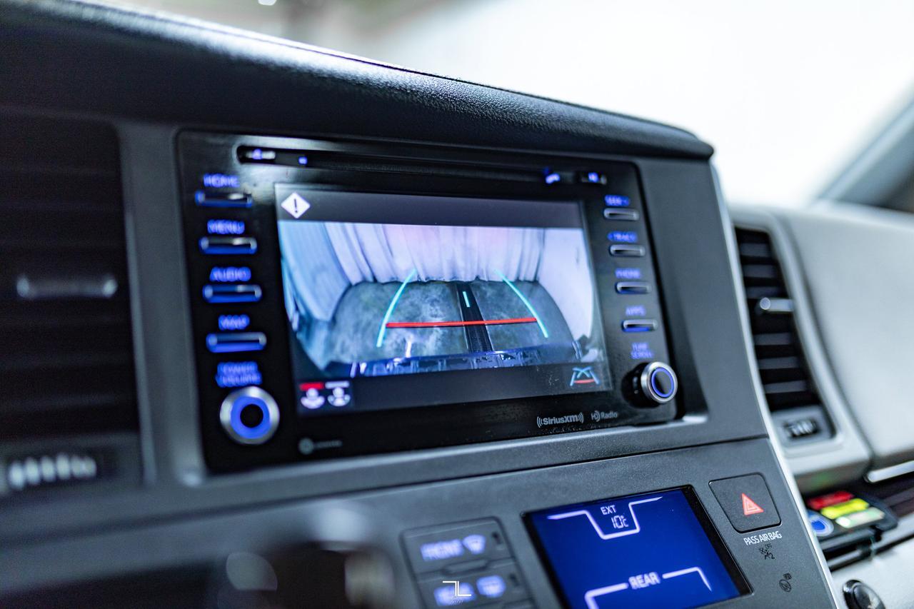 2019 Toyota Sienna XLE Wheelchair Van Leather Roof BCam Red Deer AB