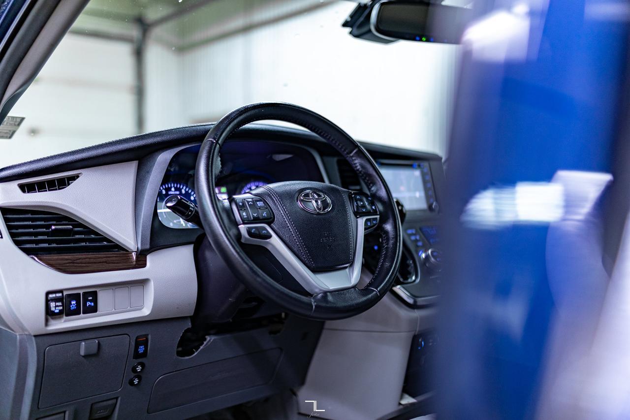 2019 Toyota Sienna XLE Wheelchair Van Leather Roof BCam Red Deer AB