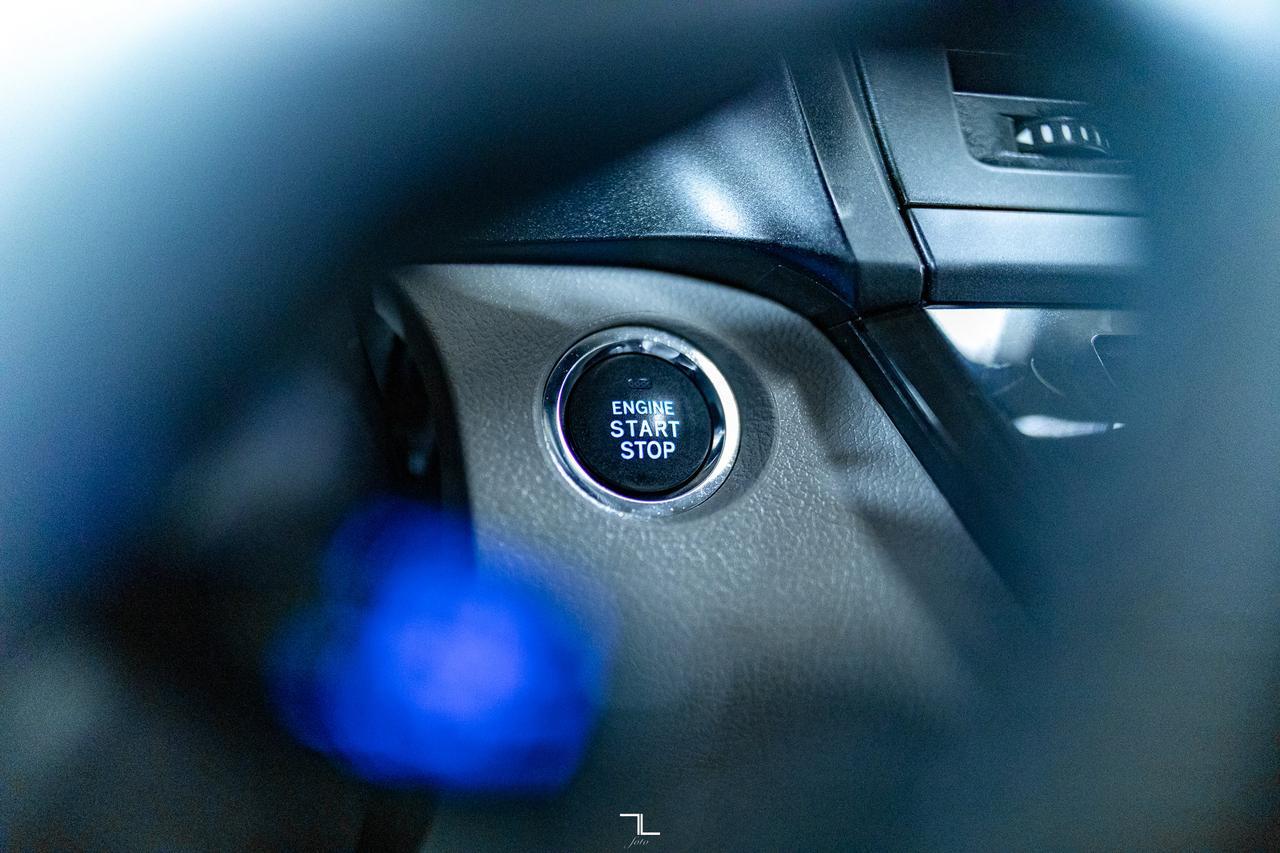 2019 Toyota Sienna XLE Wheelchair Van Leather Roof BCam Red Deer AB