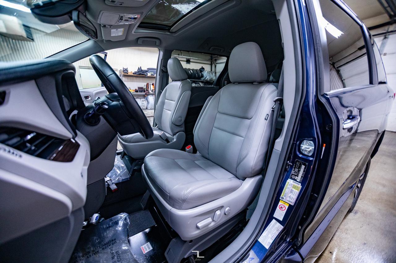 2019 Toyota Sienna XLE Wheelchair Van Leather Roof BCam Red Deer AB