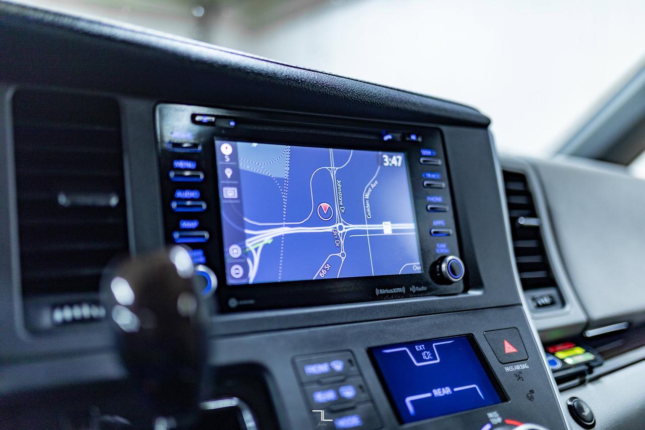 2019 Toyota Sienna XLE Wheelchair Van Leather Roof BCam Red Deer AB