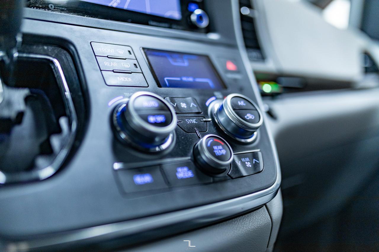 2019 Toyota Sienna XLE Wheelchair Van Leather Roof BCam Red Deer AB