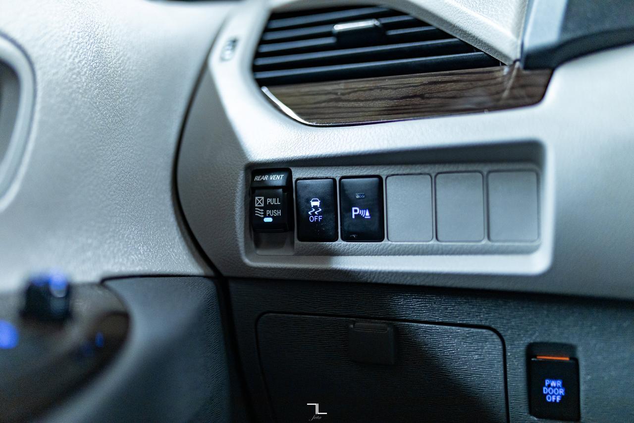 2019 Toyota Sienna XLE Wheelchair Van Leather Roof BCam Red Deer AB