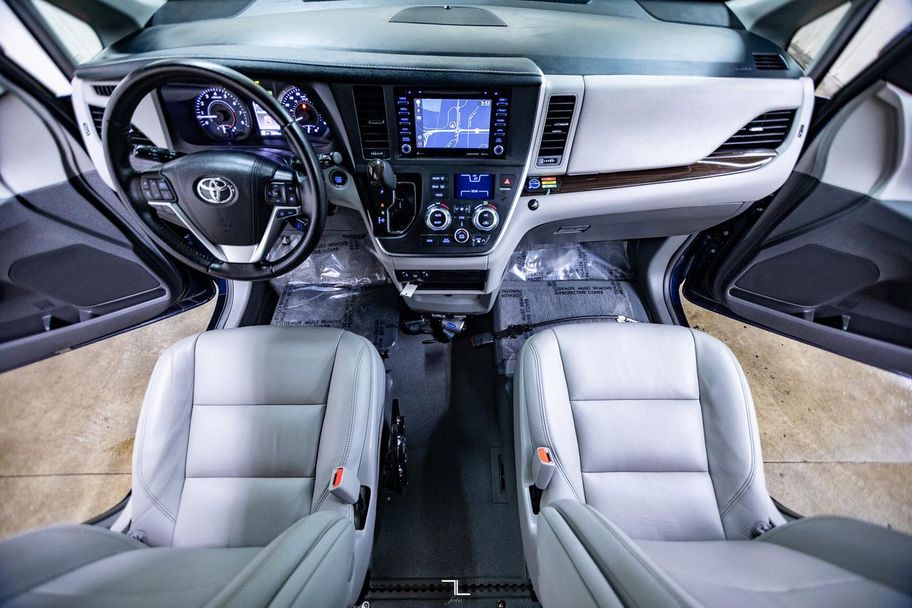 2019 Toyota Sienna XLE Wheelchair Van Leather Roof BCam Red Deer AB