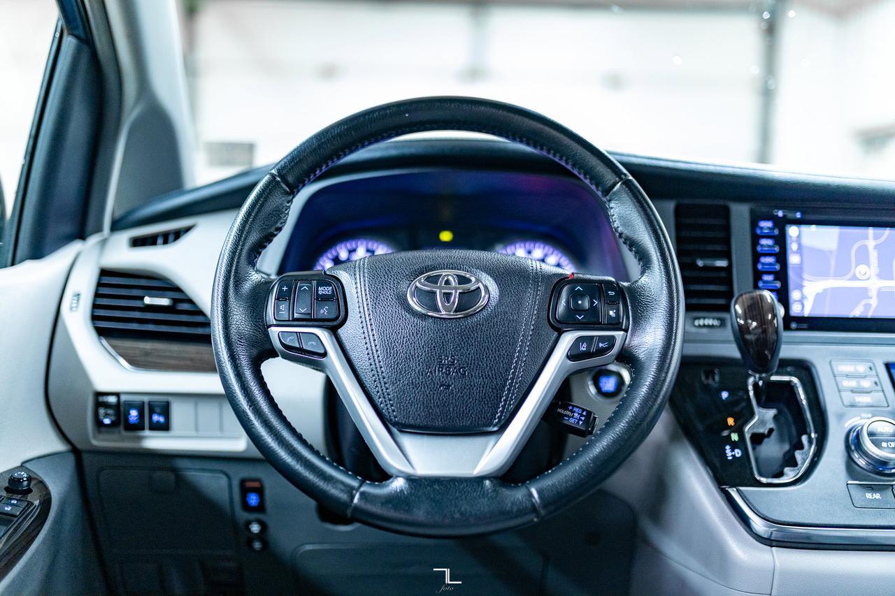 2019 Toyota Sienna XLE Wheelchair Van Leather Roof BCam Red Deer AB