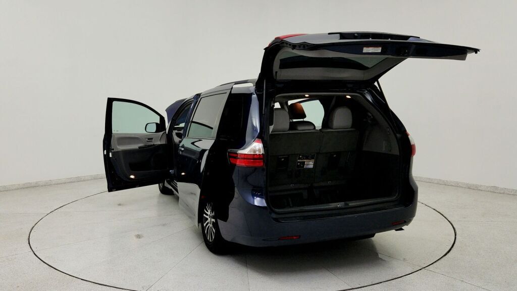 2019 Toyota Sienna XLE Laurel MD