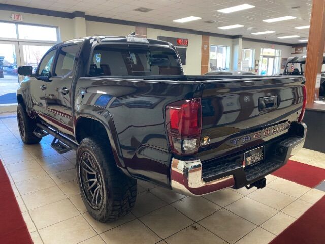 2019 Toyota Tacoma V6 LIFTED AND LOADED