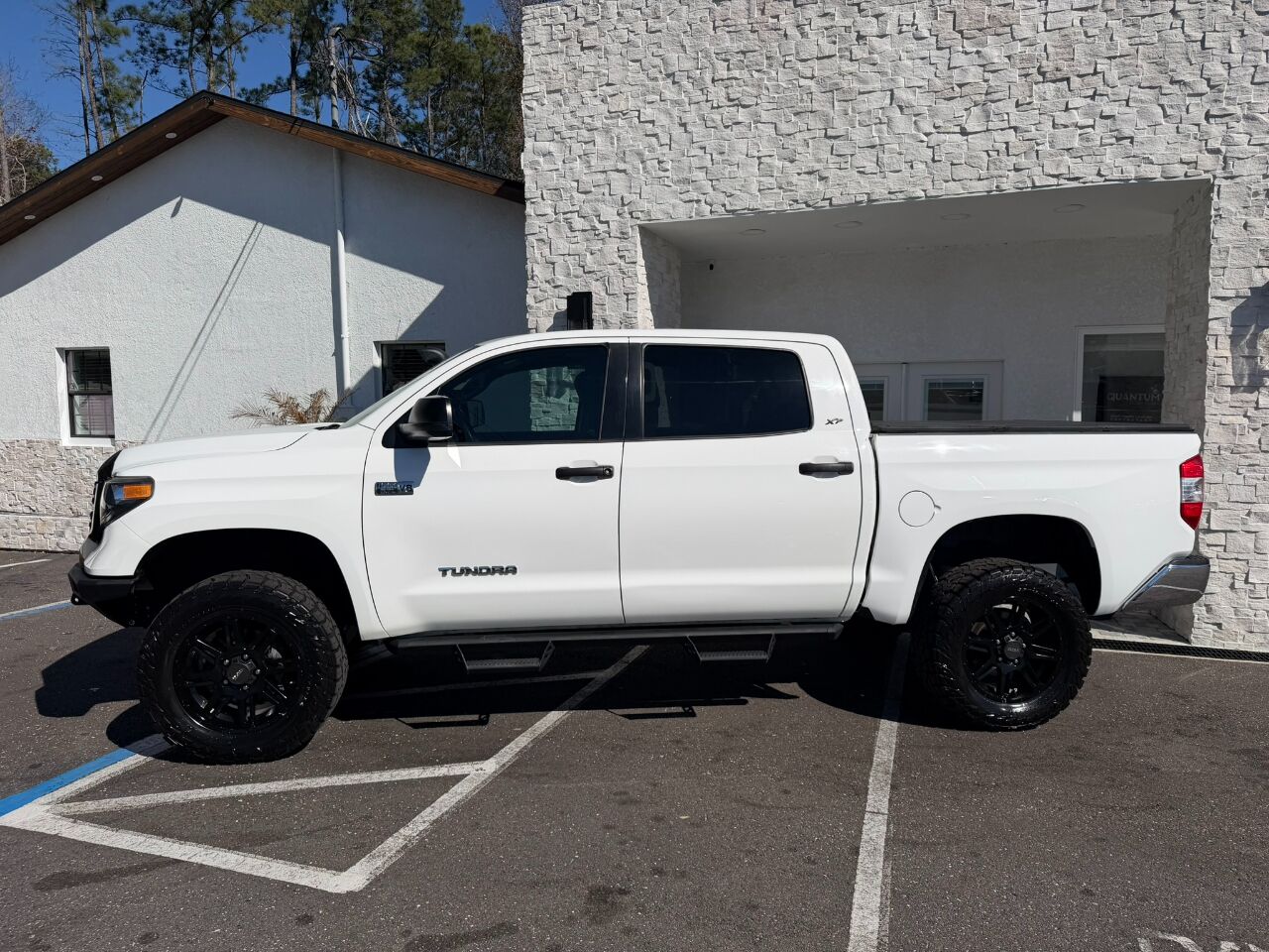2019 Toyota Tundra 4WD SR5 CrewMax 5.5' Bed 5.7L FFV (Natl)